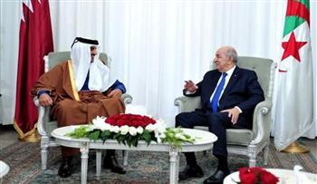 الرئيس الجزائري وأمير قطر يشيدان بالعلاقات الثنائية بين البلدين