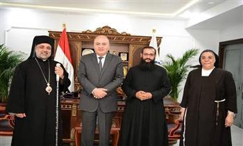 مطران الأقصر يهنئ محافظ قنا بعيد الأضحى