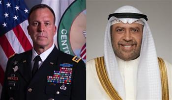   وزير الدفاع الكويتي يبحث هاتفيا مع قائد القيادة المركزية الأمريكية أهم التطورات إقليميا ودوليا