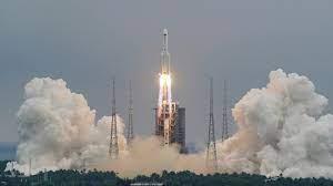   وكالة الفضاء الروسية: نجاح إطلاق صاروخ يحمل 43 قمرًا صناعيًا إلى الفضاء