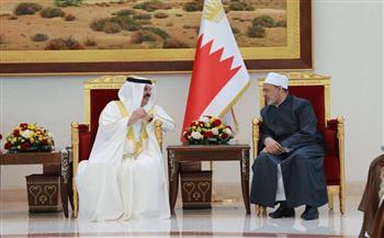   شيخ الأزهر يتبادل التهنئة بعيد الأضحى المبارك مع ملك البحرين