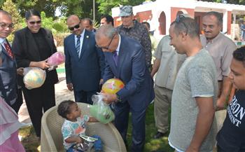   إحتفالا بعيد الأضحى المبارك.."الهجان" يقدم هدايا الرئيس للأطفال والمواطنين بحدائق القناطر الخيرية