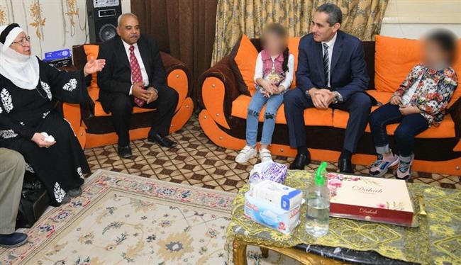 فى تقليد سنوي.. محافظ الغربية يشارك الأيتام فرحة العيد 