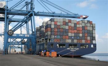   ميناء دمياط يتداول 32 سفينة للحاويات والبضائع العامة