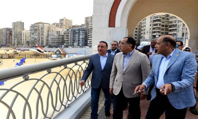 رئيس الوزراء يتفقد مشروع نفق وكبارى السادات والممشى السياحى بميامى