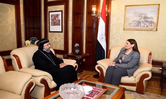 وزيرة الهجرة تلتقى أسقف الكنيسة القبطية بلندن