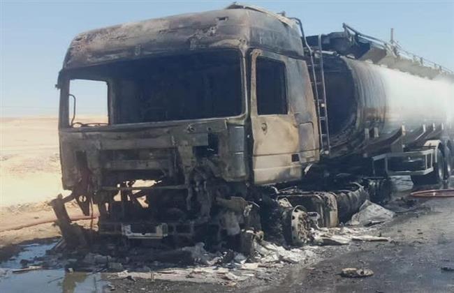 شاهد.. تفحم سيارة نقل محملة بالمواد البترولية في أسيوط