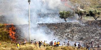   مستوطنون إسرائيليون يحرقون أرضًا زراعية جنوب الضفة الغربية المحتلة