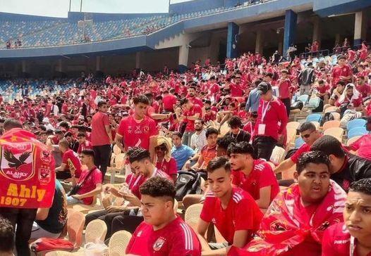 توافد جماهير الأهلى على ستاد القاهرة