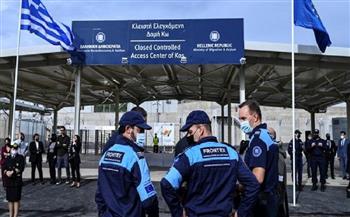   اليونان تحتجز 5 ضباط شرطة لمساعدتهم في تهريب 100 مهاجر