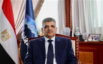 بعد تعطل ناقلة بترول.. أسامة ربيع: إعادة الملاحة بقناة السويس خلال ساعة 