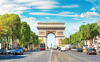   فرنسا: تنظيم أكبر مسابقة إملاء في العالم بجادة الشانزليزيه بباريس