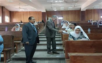   جامعة أسوان: نائب رئيس الجامعة يتابع امتحانات الفصل الدراسي الثاني بكلية الآداب 