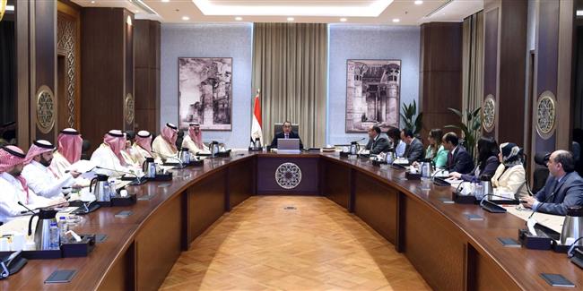 رئيس الوزراء يلتقي وزير الصناعة والثروة المعدنية السعودي والوفد المرافق له