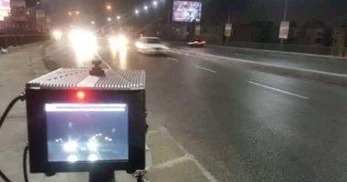  خلال 24 ساعة.. رادار المرور يلتقط 1129 سيارة تسير بسرعات جنونية