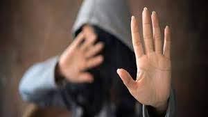 النوم معه مقابل الصمت.. قصة طبيب استغل مرضاه لإشباع رغباته