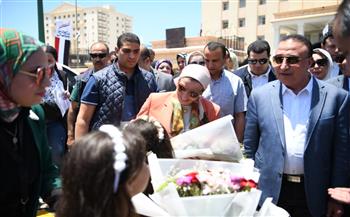   وزيرة البيئة ومحافظ الإسكندرية يشهدان مراسم اصطفاف معدات حديثة لمنظومة النظافة بالمحافظة 