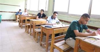   طلاب القسم الأدبى بالشهادة الثانوية الأزهرية يؤدون امتحاناتهم في القرآن اليوم