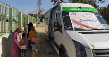   صحة المنيا تواصل تنظم قافلة طبية لأهالى قرية دير السنقورية ببنى مزار
