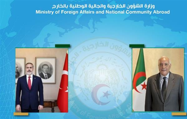 وزير الخارجية الجزائري يجري اتصالا هاتفيا مع نظيره التركي