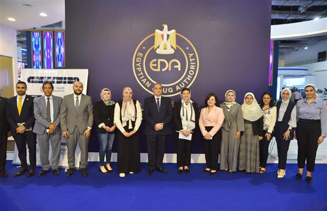 رئيس هيئة الدواء يتفقد جناح العرض الخاص بالهيئة في المعرض والمؤتمر الأفريقي الطبي الثاني