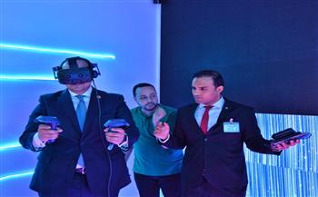   السبكي والدكتور أحمد طه يقومون بإجراء عملية افتراضية بتقنية الواقع الافتراضي «فيديو وصور»