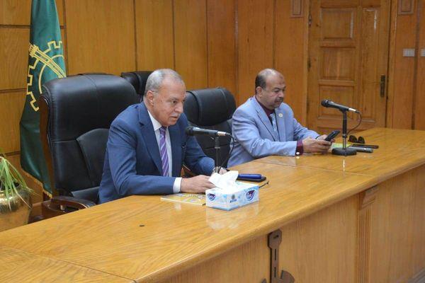 محافظ القليوبية يتابع مشروعات "حياة كريمة" بشبين القناطر