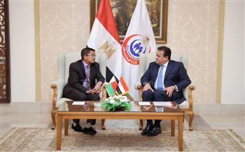 وزير الصحة يلتقي نظيره بدولة مدغشقر لبحث التعاون 