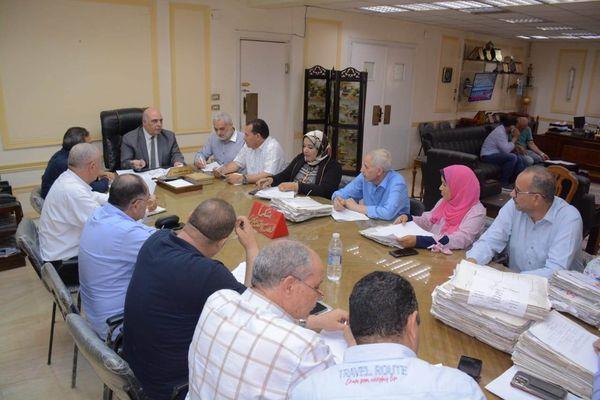 السكرتير العام يتابع موقف تقنين أراضى أملاك الدولة بالبحيرة