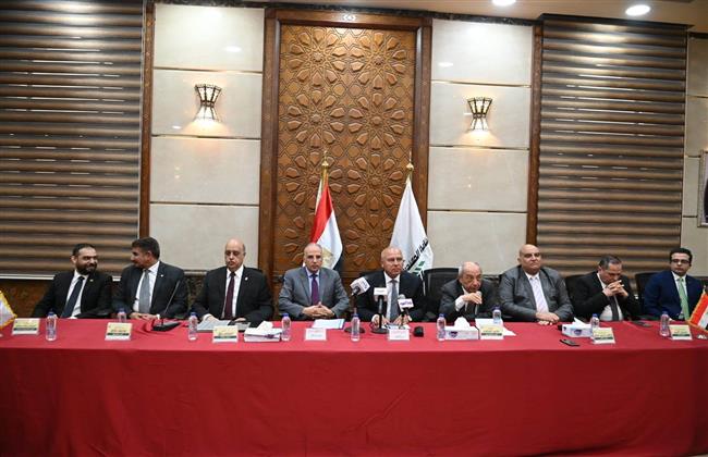 وزير الري وكامل الوزير في اجتماع الجمعية العمومية غير العادية لنقابة المهندسين