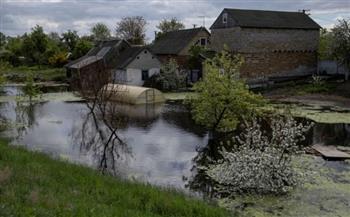   الداخلية الأوكرانية: لا يزال أكثر من 3300 منزل مغمور في المياه بسبب تدمير سد كاخوفكا