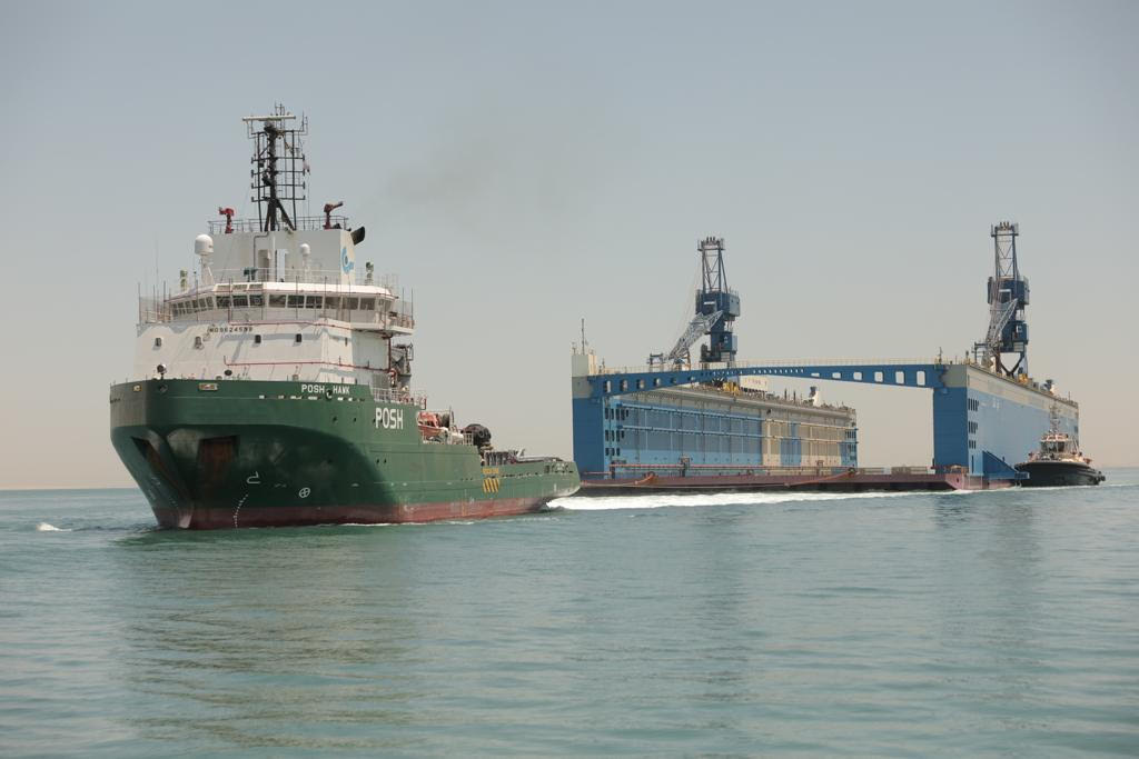 وصول الحوض العائم بحمولة 35 ألف طن لـ ترسانة بورسعيد البحرية
