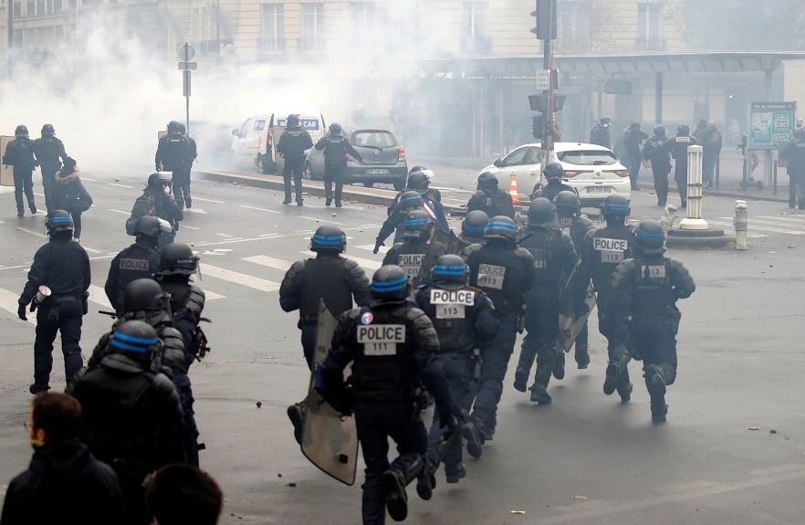 فرنسا: نشر 45 ألف شرطي في أنحاء البلاد لمواجهة أعمال الشغب