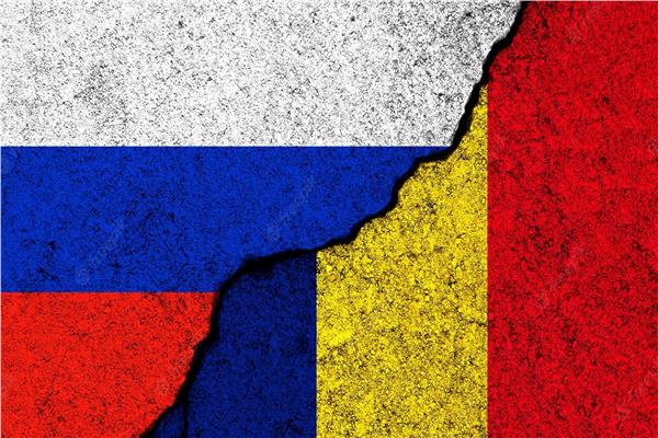 روسيا تسحب 40 موظفا من سفارتها في رومانيا تنفيذا لطلب بوخارست بالتقليص