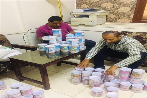 بحوزته 115 علبة.. ضبط شخص متهم ببيع ألبان الأطفال المدعمة عبر وسائل التواصل الاجتماعي بقنا