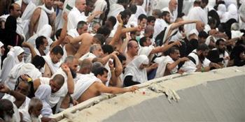 ضيوف الرحمن غير المتعجلين يواصلون رمي الجمرات في ثالث أيام التشريق