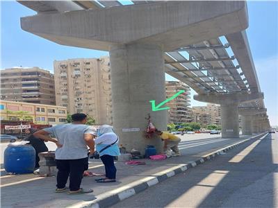 القومية للأنفاق: اتخاذ الإجراءات القانونية ضد من استخدم أحد أعمدة مونوريل شرق النيل في تعليق اللحوم