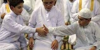 الإفتاء حكم المصافحة عقب الصلاة بين المصلين