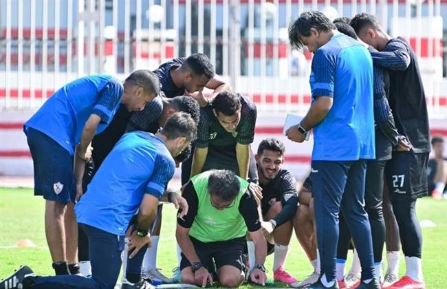 أوسوريو يلقي محاضرة فنية على اللاعبين في مران الزمالك 