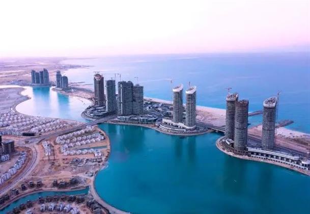 استعدادات مهرجان العلمين الجديدة.. «موكب للفراعنة وعرض أزياء عالمي»