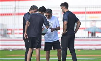   "أوسوريو" يعقد جلسة مع اللاعبين لتحفيزهم قبل مباراة القمة