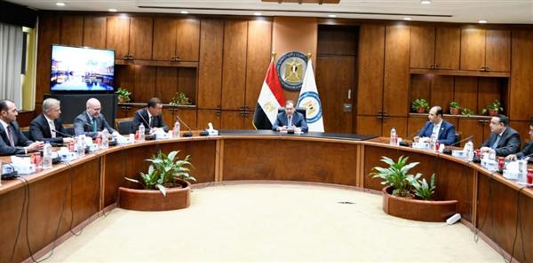 وزير البترول يبحث مع وفد "كاتربيلر" العالمية التوسع في مصر
