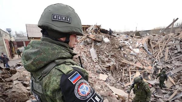 قوات كييف تقصف مدينة توكماك بالذخائر العنقودية
