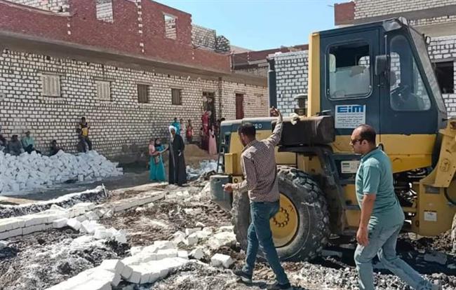 استرداد 342 فدانا وإزالة 30 حالة تعد بالبناء على الأراضي الزراعية بالمنيا