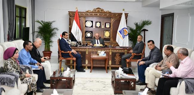 تجدد الثقة في مدير عام الشؤن المالية والإدارية بتعليم قنا 