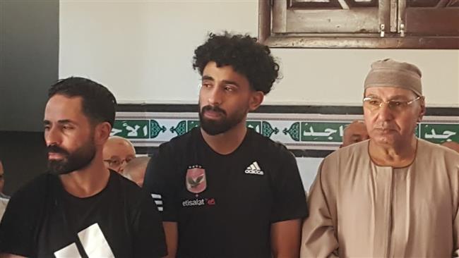 حصري بالصور.. مروان عطية يتلقى العزاء في وفاة والده بكفر الدوار