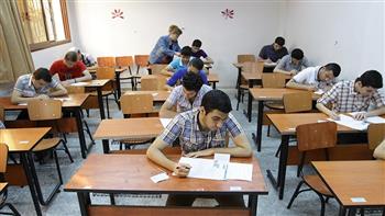   طلاب الثانوية العامة يؤدون اليوم الامتحان في الأحياء والجبر والفلسفة