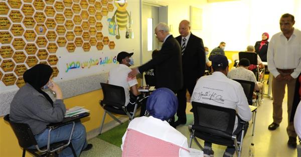 وزير التعليم ومحافظ القاهرة يتفقدان امتحانات الثانوية العامة داخل مستشفى 57357