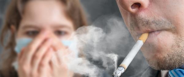 طبيب يحذر من انتشار التدخين بين فئات الأطفال والشباب