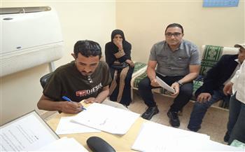 "وزارة العمل": تسليم عقود عمل لذوي همم من أبناء جنوب سيناء